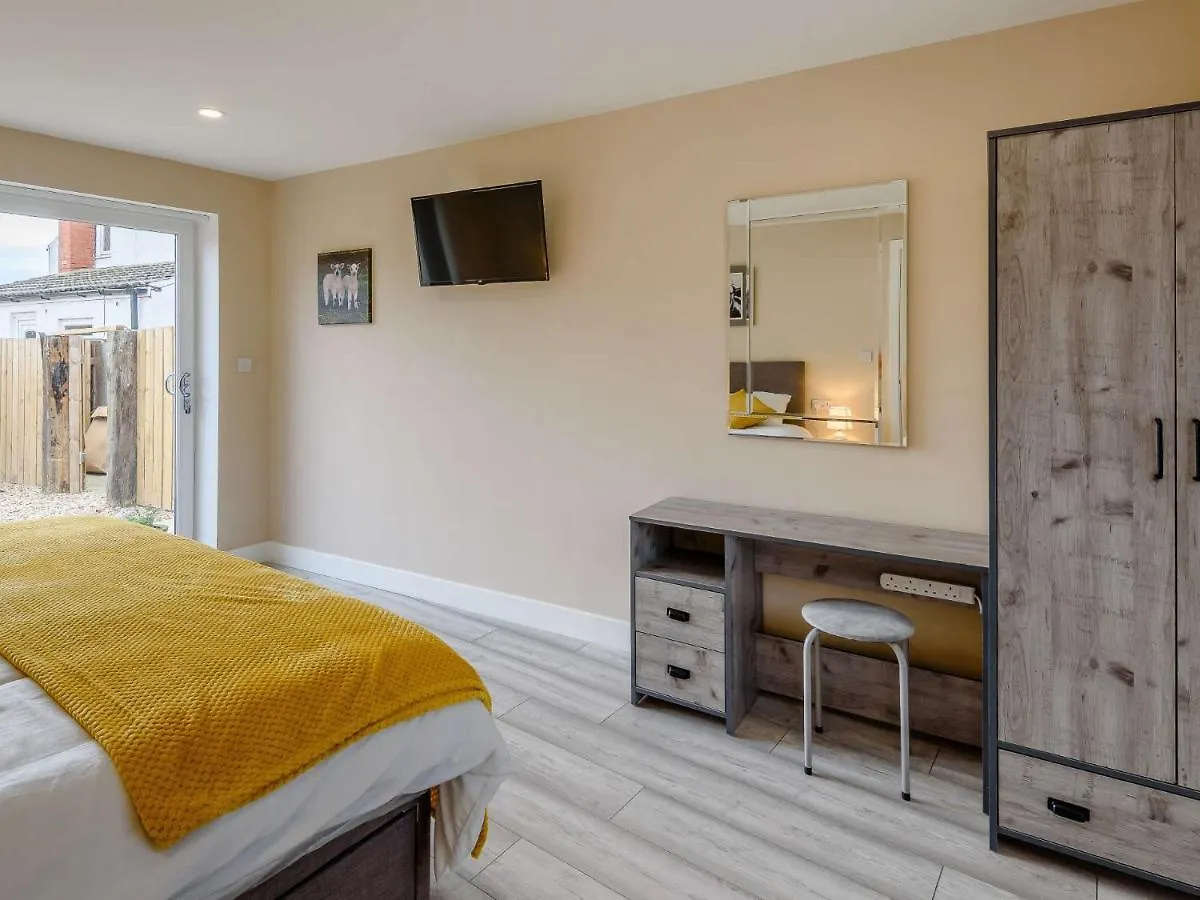 2 Bed Property In Hornsea 85723 0*,